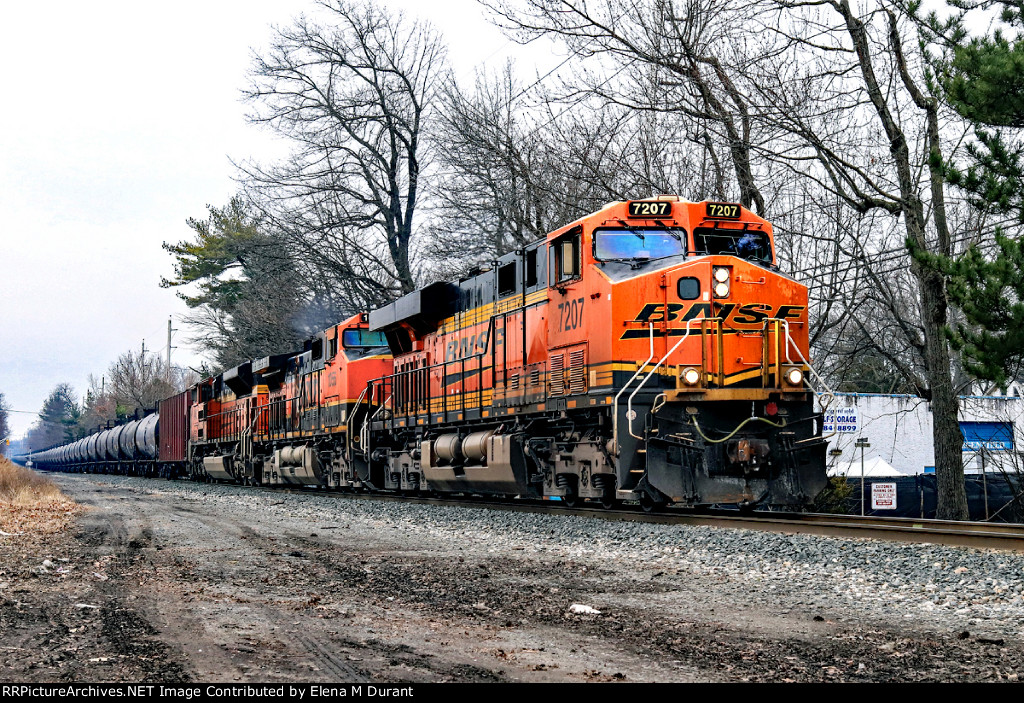 BNSF 7207 on B-122